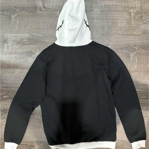 NEW Disney Black and White Adult M Sweater - Picture 5 of 8